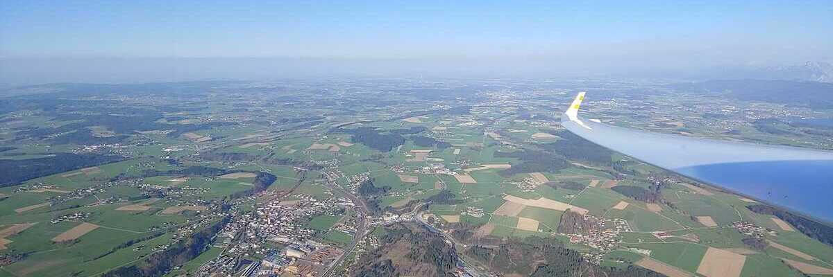 Flugwegposition um 15:57:04: Aufgenommen in der Nähe von Gemeinde Vöcklamarkt, Österreich in 1471 Meter